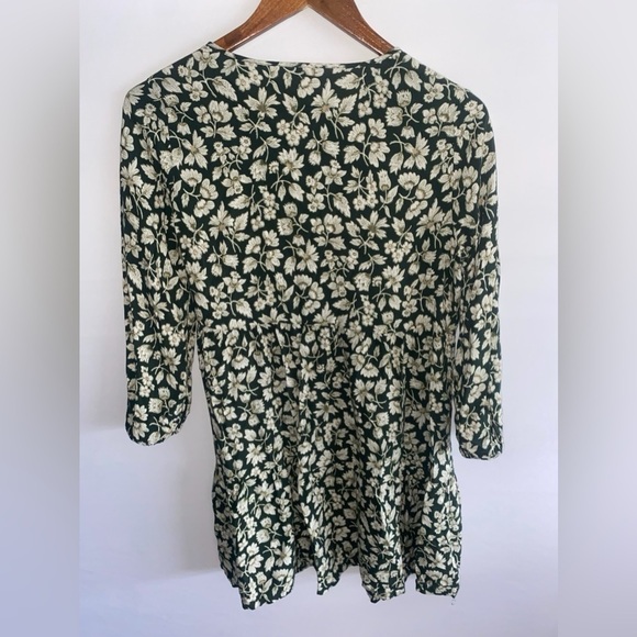 Old Navy Green Floral Long Sleeve Dress - Picture 5 of 9
